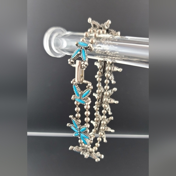 Beautiful turquoise and silver flower design bracelet - Picture 2 of 5